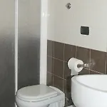 乔欧酒店 *